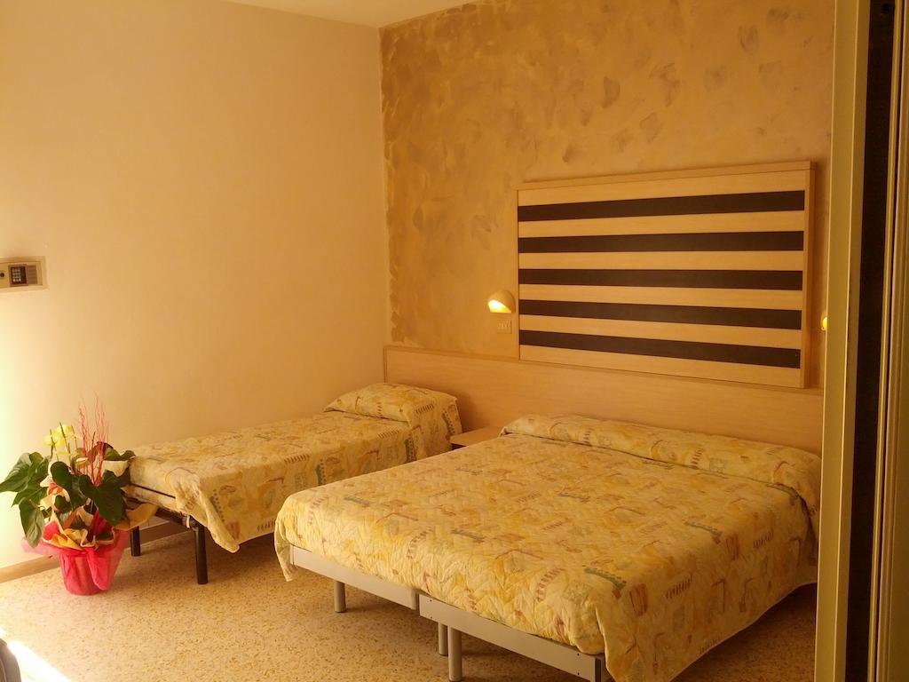 Hotel Abel & Residence Cesenatico Szoba fotó